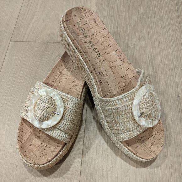 Anne Klein neutral sandals - Picture 3 of 12